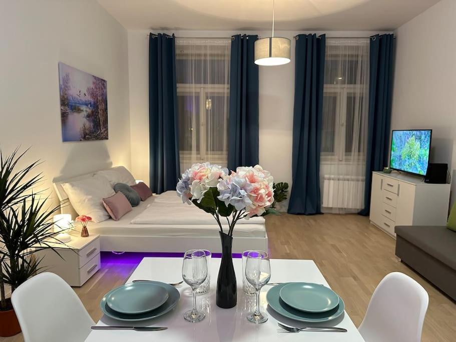 Romantic Apartment In The Center Of Прага Екстер'єр фото